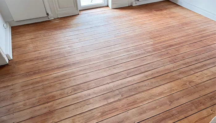 Denkmalschutz - alter Pitchpine-Dielenboden in Hamburg